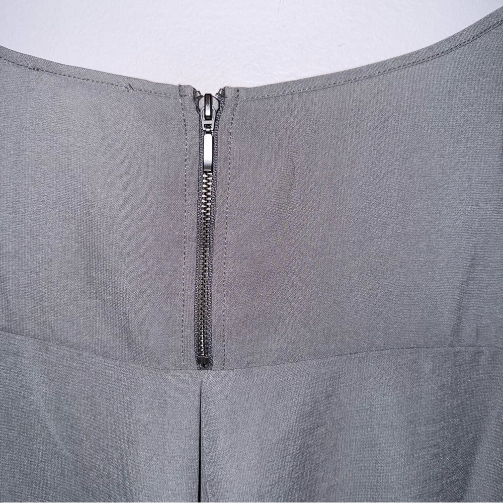 Maurices women’s size XXL gray short sleeve blouse back zipper - Picture 4 of 5